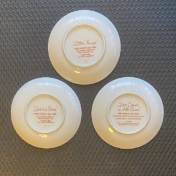 Vintage Avon Mother's Day Collector Plates x3 1982, 1983, 1984 - Picture 2 of 8